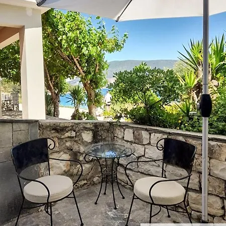 Apartment Ground Floor On Zavalata In Fiskardo! 20 Steps From Zavalata Beach! *