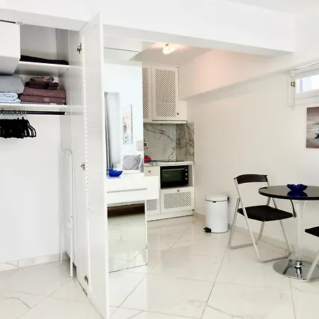 Apartment Ground Floor On Zavalata In Fiskardo! 20 Steps From Zavalata Beach! *