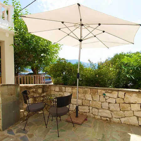 Apartment Ground Floor On Zavalata In Fiskardo! 20 Steps From Zavalata Beach! *